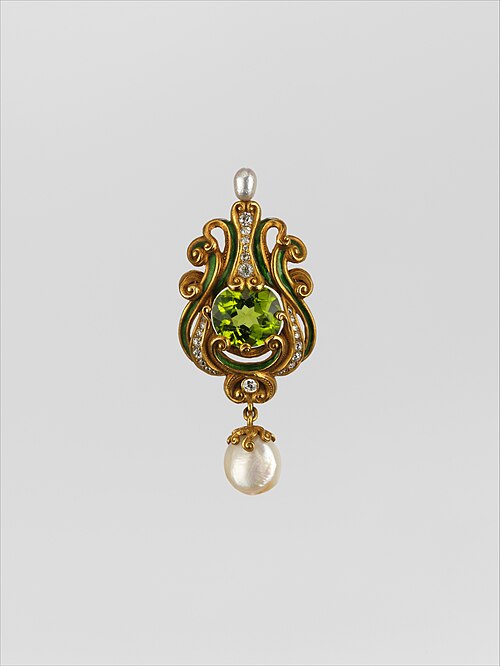 Classic Pearl Bow Brooch